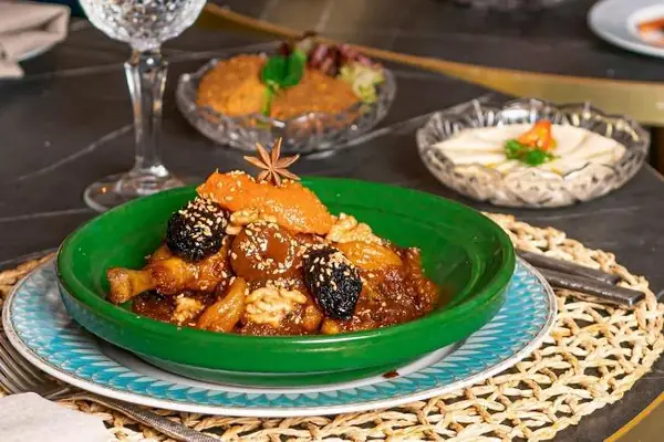 Tajín servido en la mesa