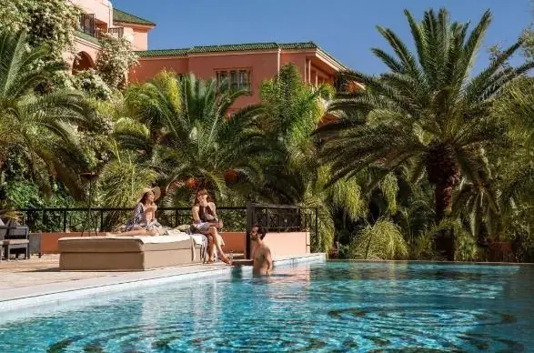 Piscina rodeada de palmeras, Sofitel Marrakech