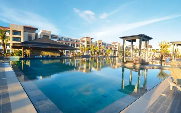 Piscinas y pabellones del Riu Palace Tikida, Agadir