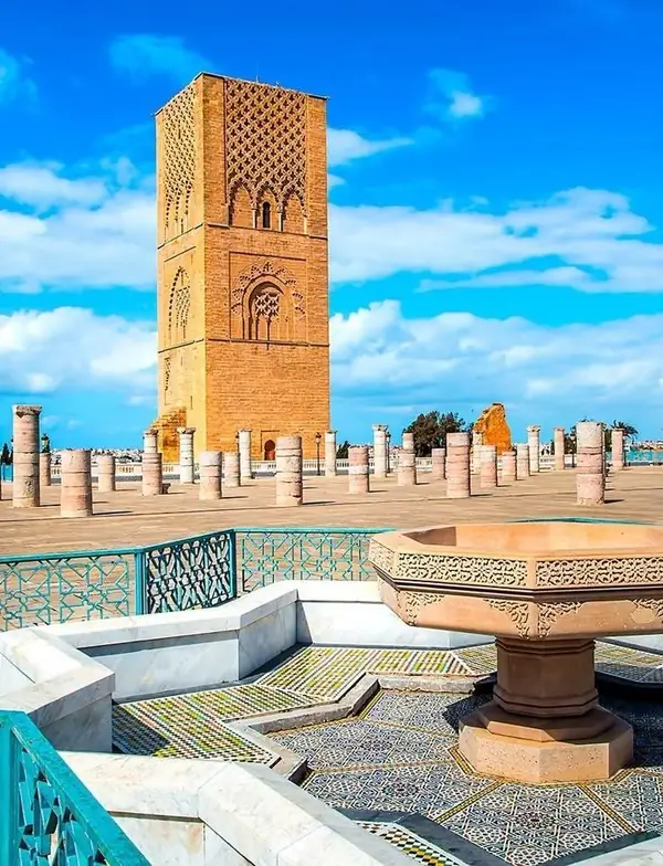 Torre Hassan y columnas de la explanada, Rabat